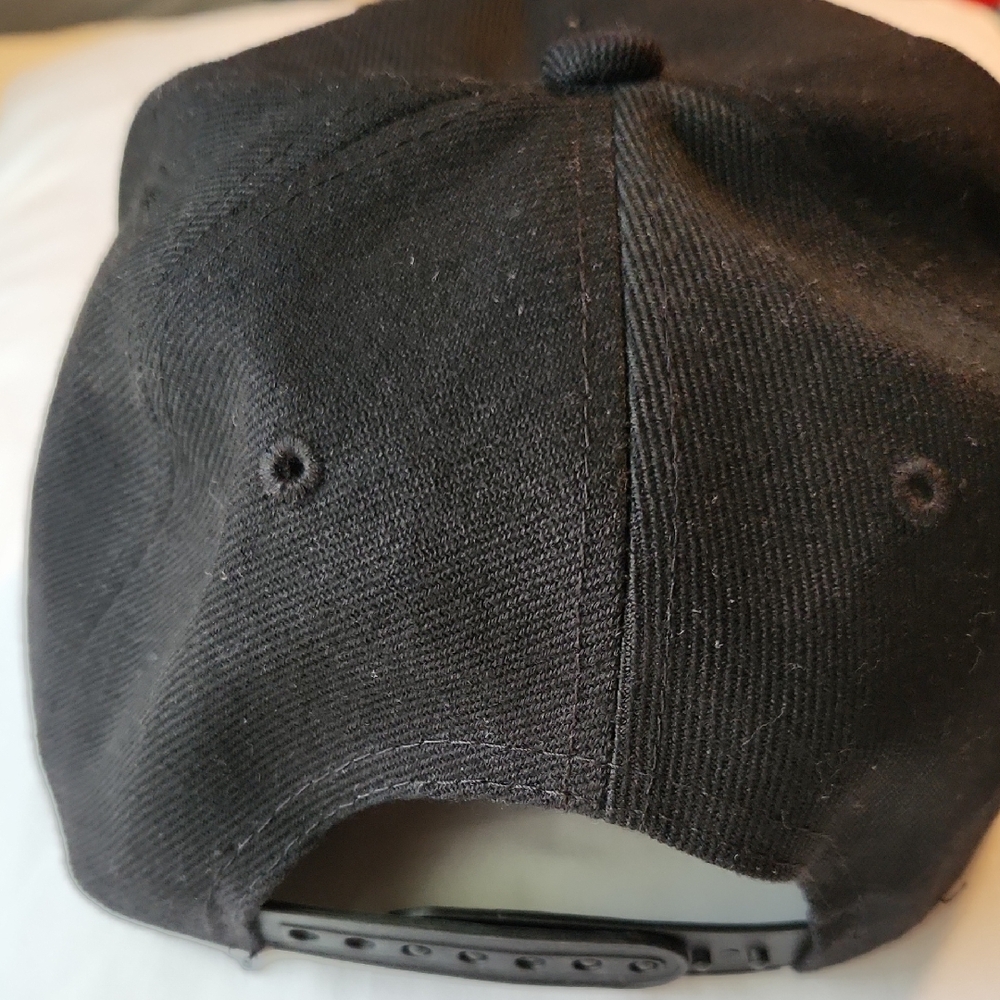 Patriotic Black and Silver Elegant Hat with American Flag Design - Picture 3 of 4